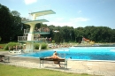 Sprungturm im angrenzenden Freibad