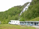 auf dem Platz mi eigenem Wasserfall